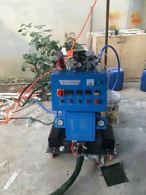 聚氨酯发泡施工机器 大厂家(图1) 聚氨酯发泡设备